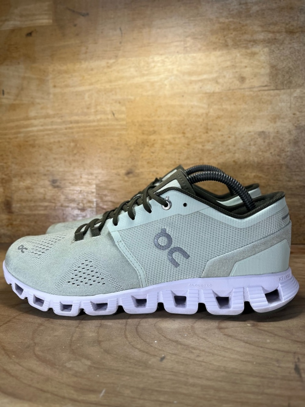 On Cloud X REFLECTIVE CUSHIONED Mens Size 9 Running Shoes Sneakers Light Green - Picture 4 of 12